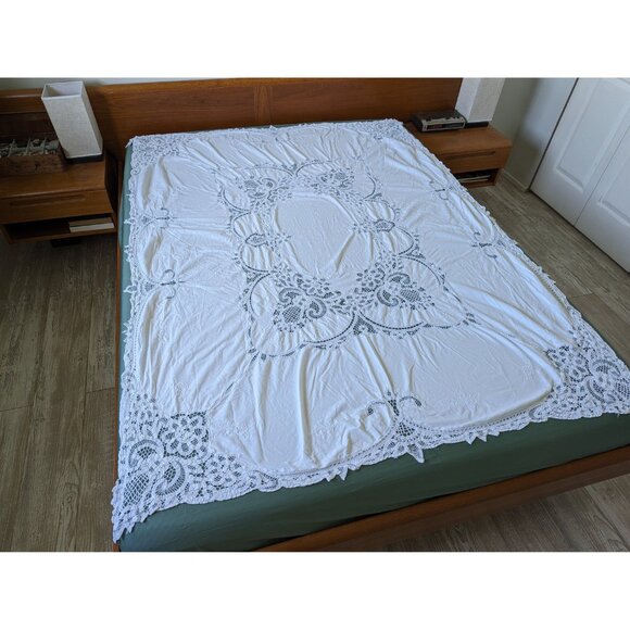 Antique Battenberg table cloth 56x75" (AS IS), Tape Lace Bridal breakfast table - Picture 2 of 10